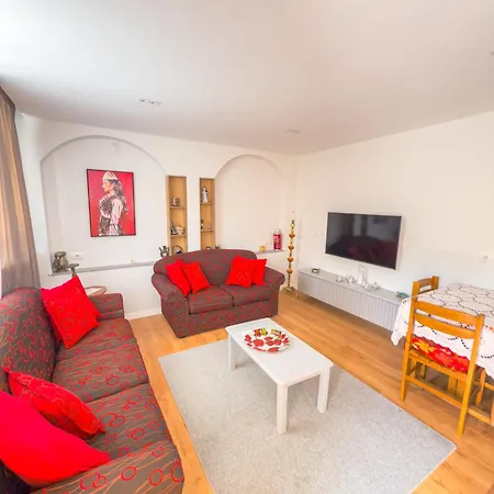 Cozy Apartments With Garden Permet Room photo