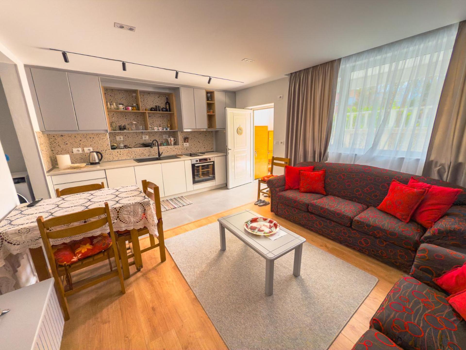 Cozy With Garden Apartment